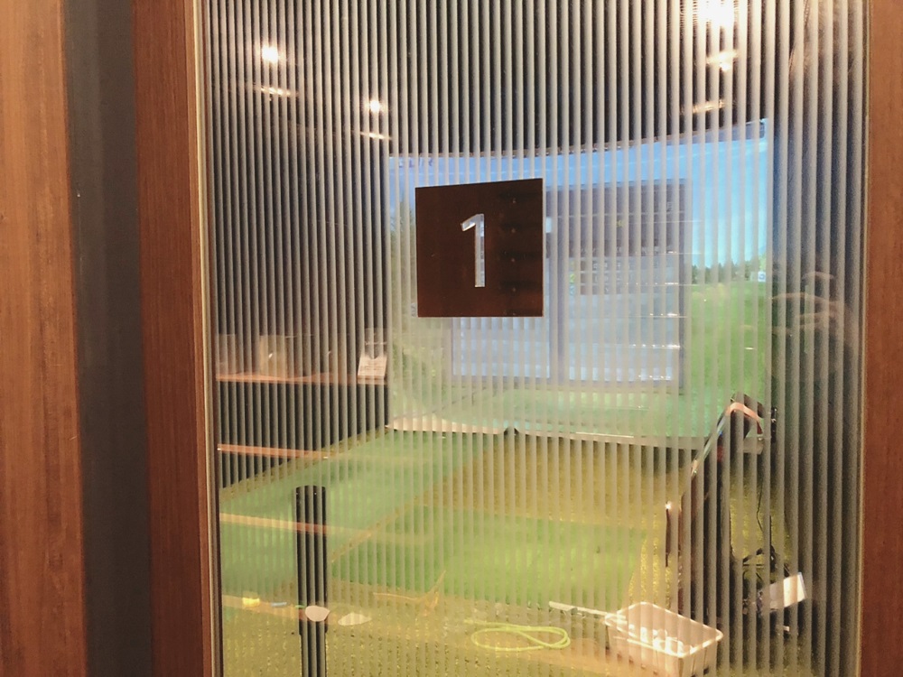 ライザップゴルフ六本木店の完全個室の練習ルーム