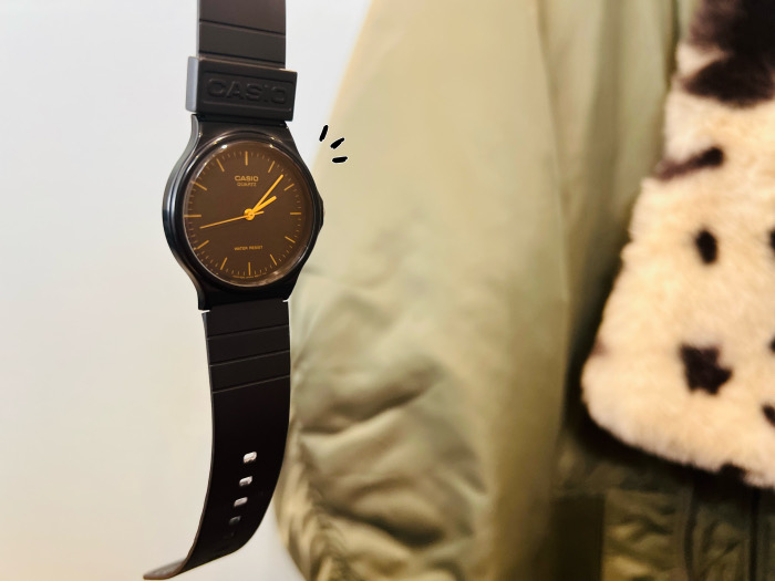 時計がないから腕時計をつけていく